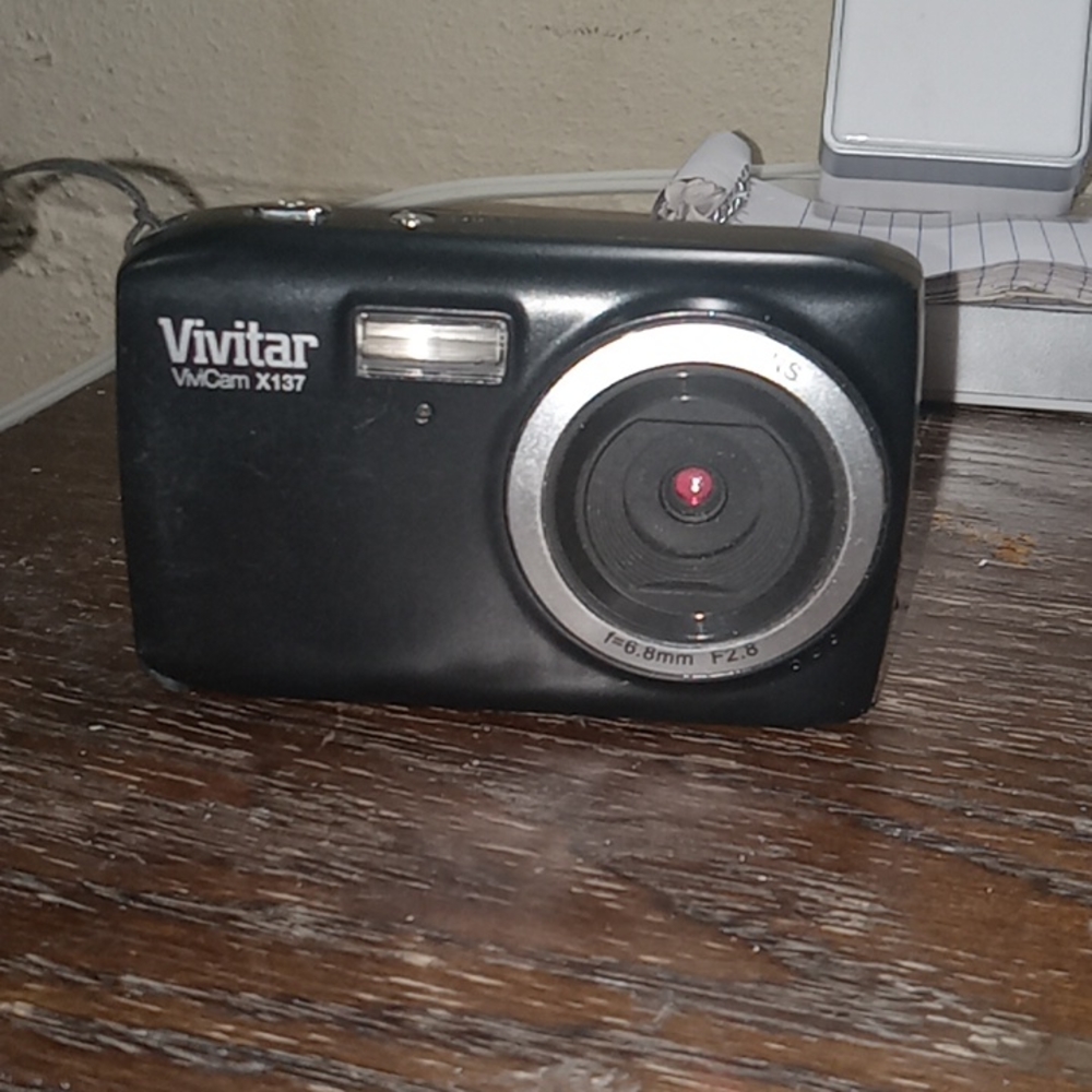 Vivitar X137 digital camera